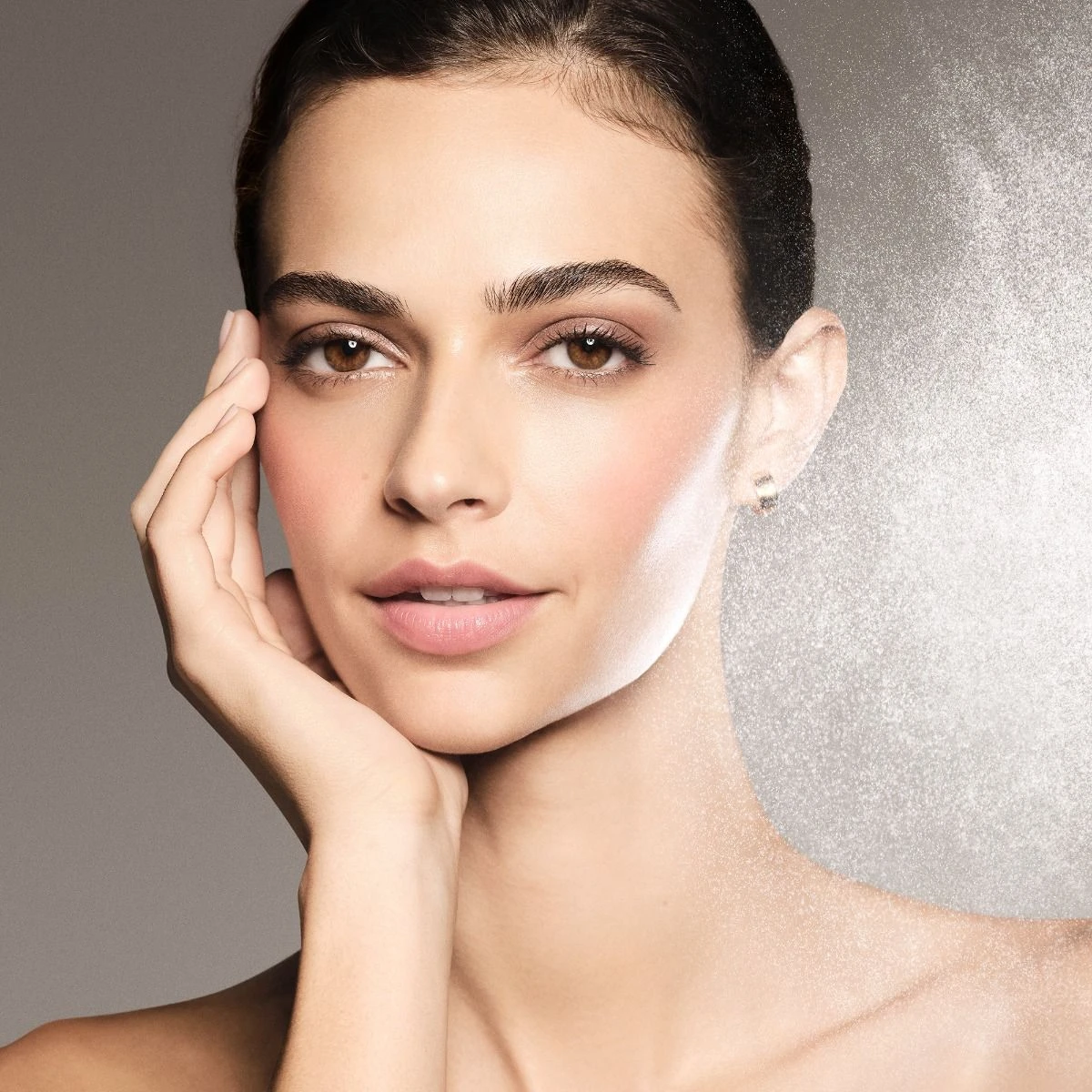 Laura Mercier Translucent Pure Setting Spray 16HR 6 Laura Mercier Translucent Pure Setting Spray 16HR - Image 4