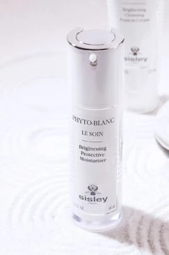 Phyto-Blanc Brightening Protective Moisturizer 12 Phyto-Blanc Brightening Protective Moisturizer -Chantecaille || Charlotte Tilbury Shop 3473311590305 alt4