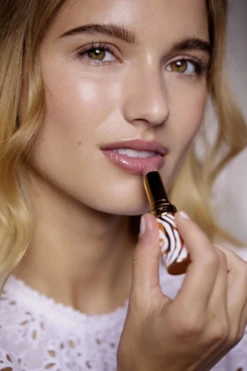 Phyto-Rouge Shine 25 Phyto-Rouge Shine -Chantecaille || Charlotte Tilbury Shop 3473311705006 alt3