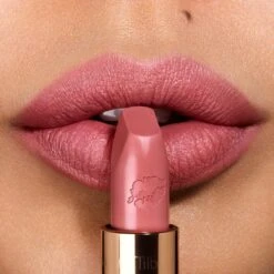 Charlotte Tilbury Hot Lips -Chantecaille || Charlotte Tilbury Shop 5060332325979 alt2 1