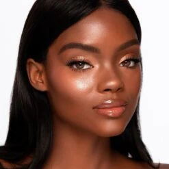 Charlotte Tilbury Glowgasm Beauty Light Wand 27 Charlotte Tilbury Glowgasm Beauty Light Wand -Chantecaille || Charlotte Tilbury Shop 5060542723619 alt2