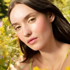 Chantecaille Wild Meadows Blush -Chantecaille || Charlotte Tilbury Shop 656509051540 alt3