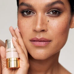 Eye Pods Eye Shadow 23 Eye Pods Eye Shadow -Chantecaille || Charlotte Tilbury Shop 810102031136 2