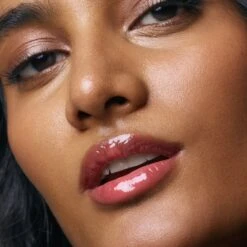 The Plasma Lip Compound Tinted 26 The Plasma Lip Compound Tinted -Chantecaille || Charlotte Tilbury Shop 850022804571 alt4