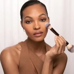 Translucent Setting Powder 23 Translucent Setting Powder -Chantecaille || Charlotte Tilbury Shop 877231006930 alt6