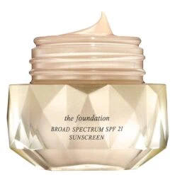 The Foundation Broad Spectrum SPF 21 -Chantecaille || Charlotte Tilbury Shop WEBP00812001 L alt1