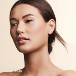 La Mer The Soft Moisture Powder Foundation SPF 30 24 La Mer The Soft Moisture Powder Foundation SPF 30 -Chantecaille || Charlotte Tilbury Shop webp00132001 h autumn alt2