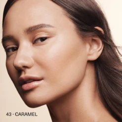 La Mer The Soft Moisture Powder Foundation SPF 30 39 La Mer The Soft Moisture Powder Foundation SPF 30 -Chantecaille || Charlotte Tilbury Shop webp00132001 h caramel alt2