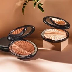 Chantecaille Perfect Blur Finishing Powder -Chantecaille || Charlotte Tilbury Shop webp00722001 v 5